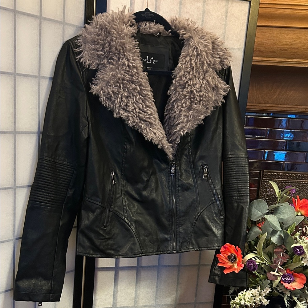 Elegant Black Fauc Leather Jacket with Faux Fur Trim